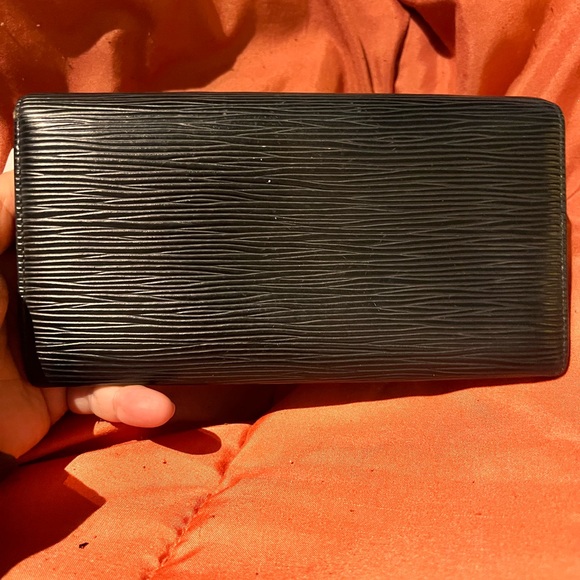 Louis Vuitton Epi black wallet *Read* - Picture 2 of 7